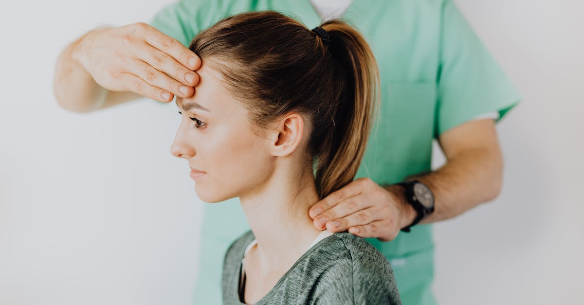 découvrez des solutions efficaces pour soulager les douleurs cervicales grâce à notre guide complet. découvrez les causes, les traitements et les exercices pour aider à soulager l’inconfort et à améliorer la mobilité.