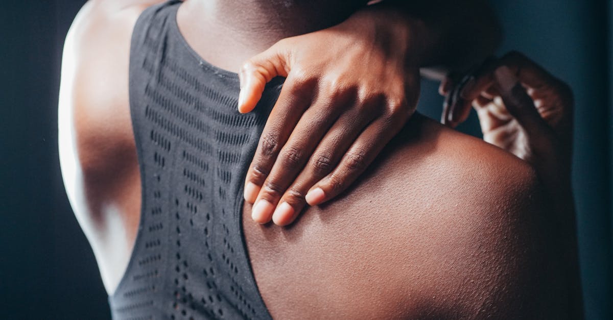 découvrez des solutions et des informations efficaces pour gérer la douleur à l'épaule. découvrez les causes, les traitements et les mesures préventives pour garder vos épaules saines et sans douleur.