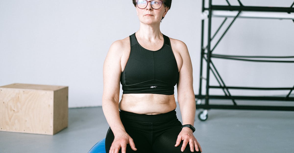 enhance your performance and prevent injuries with core stability training. discover effective exercises and techniques to strengthen your core muscles for better balance, posture, and overall fitness.