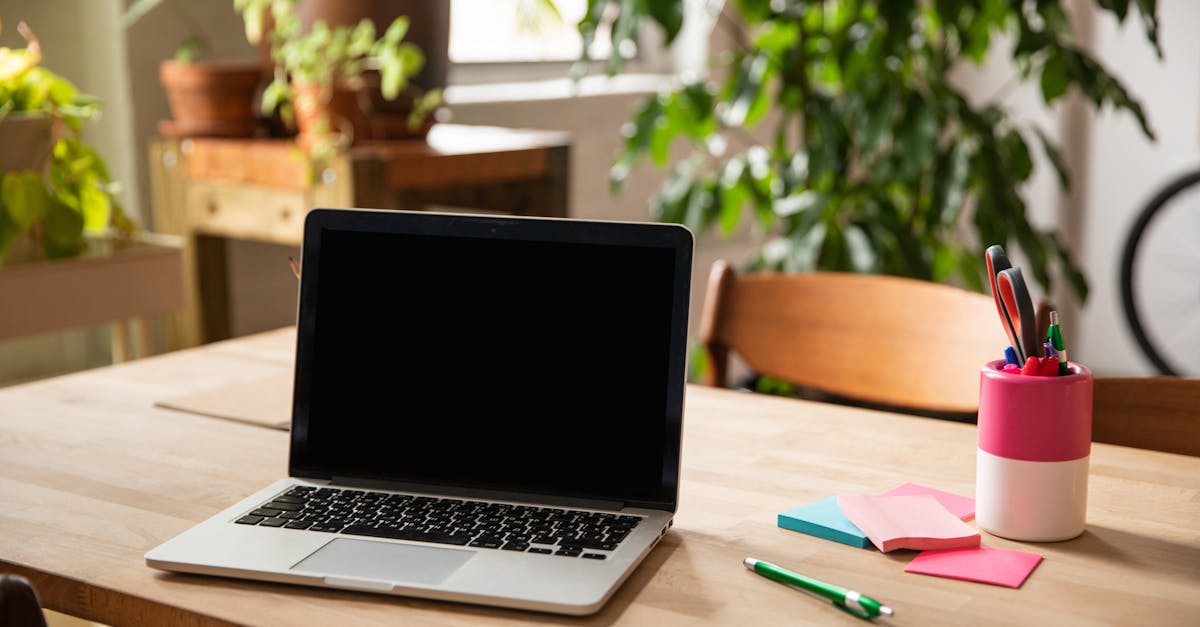 découvrez les avantages des postes de travail ergonomiques conçus pour améliorer le confort et la productivité. explorez notre gamme de bureaux réglables et d'options de sièges de soutien pour créer un espace de travail plus sain qui réduit la tension et améliore l'efficacité.