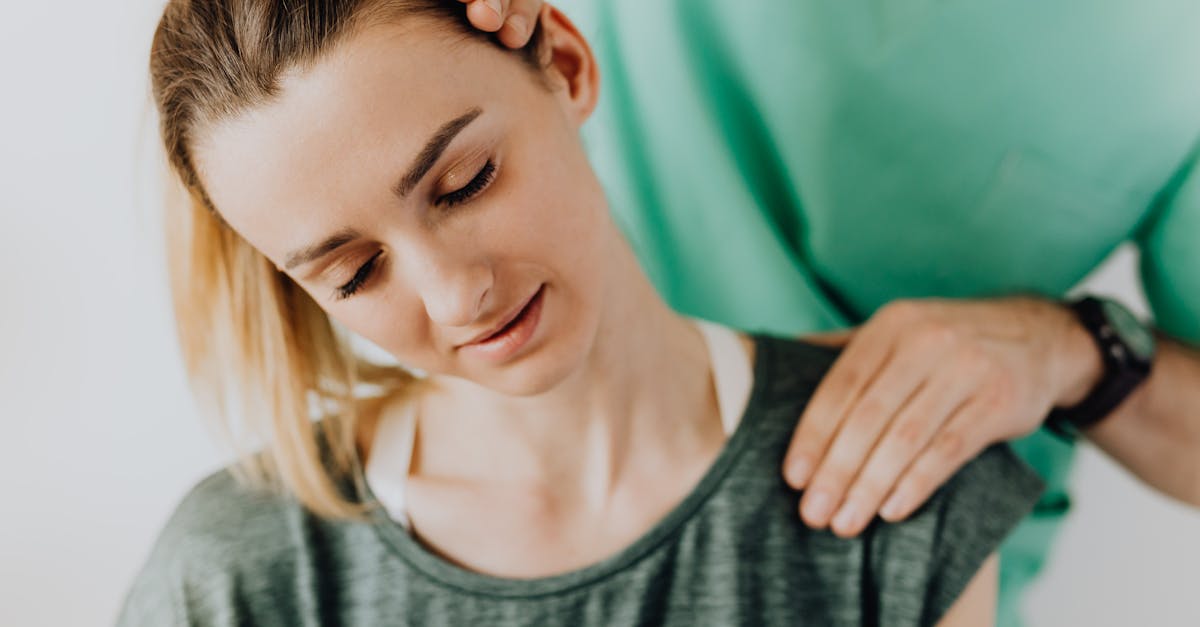 discover effective strategies and tips to alleviate neck pain. explore causes, treatment options, and preventive measures to enhance your well-being and maintain a healthy neck.