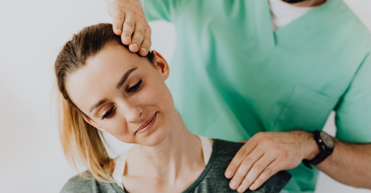 découvrez des solutions efficaces pour soulager les douleurs cervicales, notamment des étirements, des exercices et des conseils sur la posture. apprenez à gérer et à prévenir l’inconfort pour une vie plus saine et sans douleur.