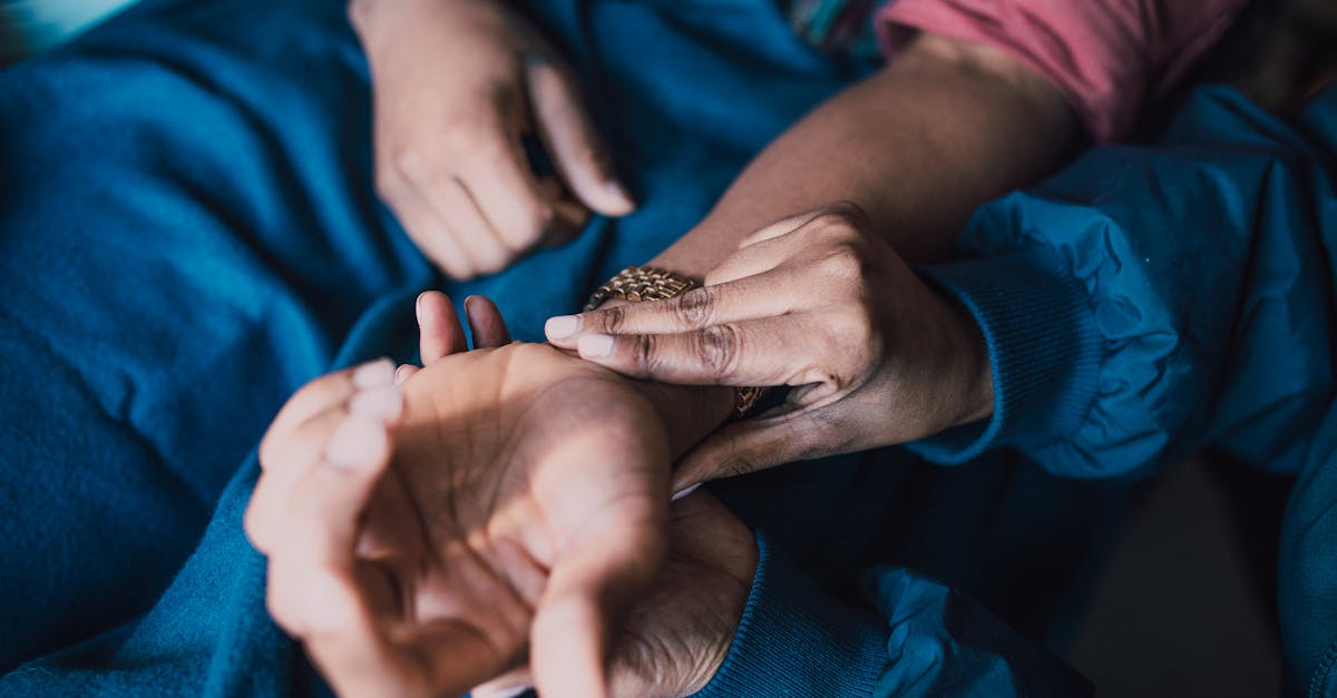 , l'accent est mis sur le soutien des capacités de guérison innées de votre corps. Les techniques douces utilisées sont conçues pour favoriser un état de bien-être naturel et améliorer votre qualité de vie globale. De nombreuses personnes ont constaté qu'une meilleure posture et une réduction des tensions ont permis de réduire la fréquence et la prise en charge des maux de tête.