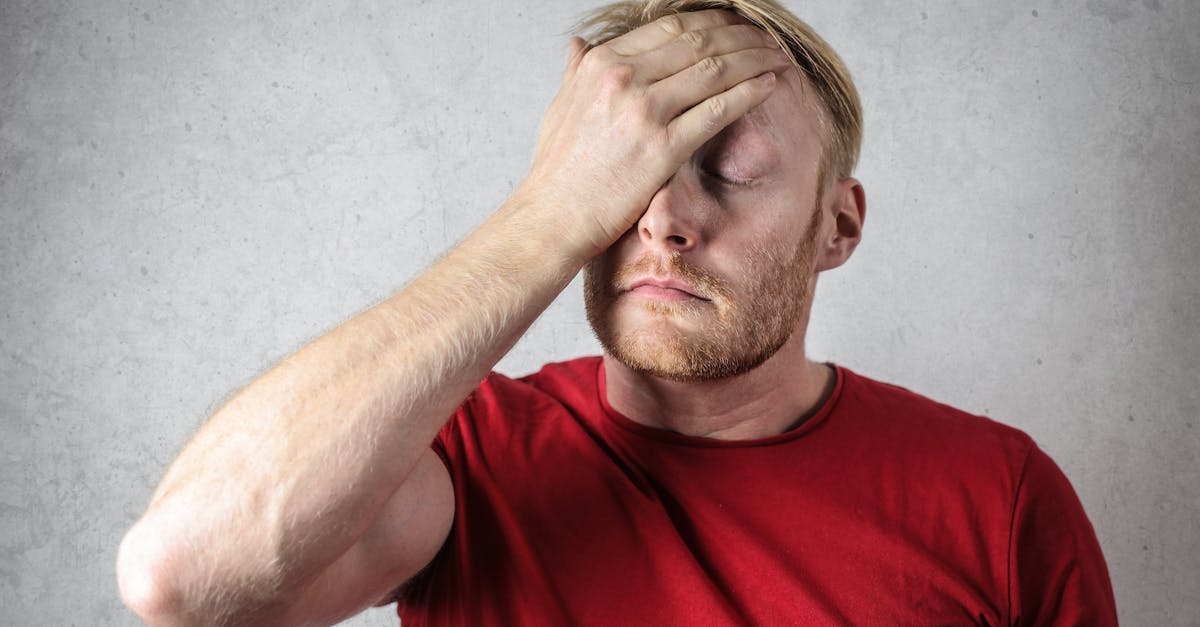 Donne aux clients des connaissances sur la posture et la gestion de la douleur.