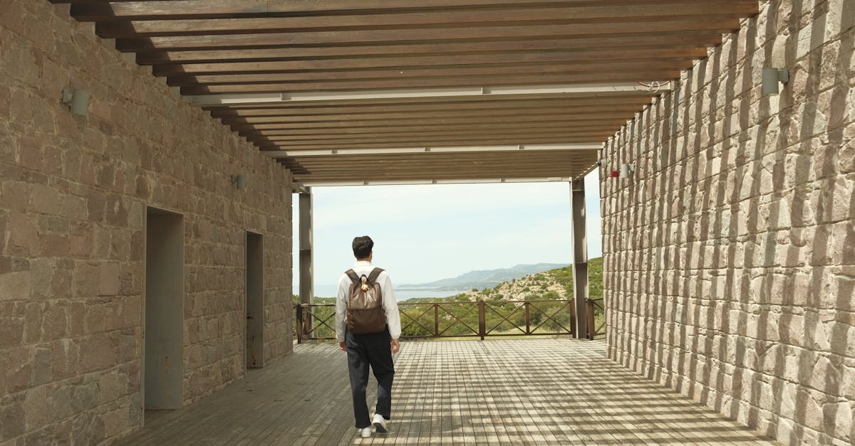 discover the perfect blend of comfort and functionality with our ergonomic backpack. designed to support your posture and distribute weight evenly, it ensures a pain-free experience for daily commutes or outdoor adventures. explore stylish designs that prioritize your health and convenience!