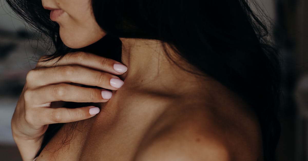 discover the causes, symptoms, and treatment options for shoulder impingement, a common condition that affects mobility and leads to pain. learn effective strategies for prevention and rehabilitation to regain your shoulder strength and function.