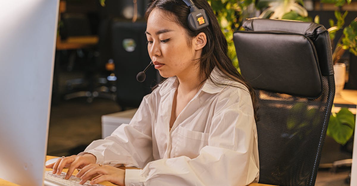 discover the ultimate comfort with our ergonomic chair, designed to support your posture and enhance productivity. perfect for long hours of work or relaxation, this chair combines style and functionality to create an ideal seating solution for your home or office.
