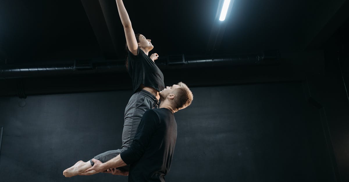 discover essential lifting techniques to enhance your strength training routine. learn proper form, safety tips, and effective methods to maximize your workout results and prevent injuries.