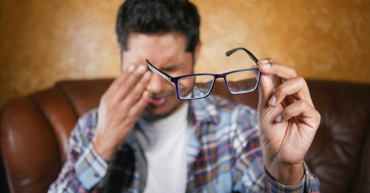 learn about eye strain, its causes, symptoms, and effective remedies to alleviate discomfort. discover tips to protect your eyes in a digital world and improve your visual health.