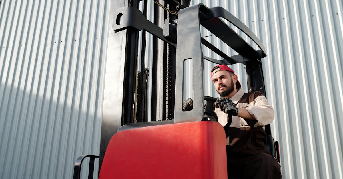 discover essential lifting safety tips and best practices to prevent accidents and ensure a safe working environment. learn about proper techniques, equipment, and protocols for safe lifting operations.