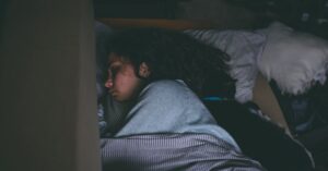 discover the best sleep positions for a restful night's sleep. explore how different sleeping postures can impact your health, comfort, and overall well-being. find tips for improving your sleep quality and choosing the right position for your needs.