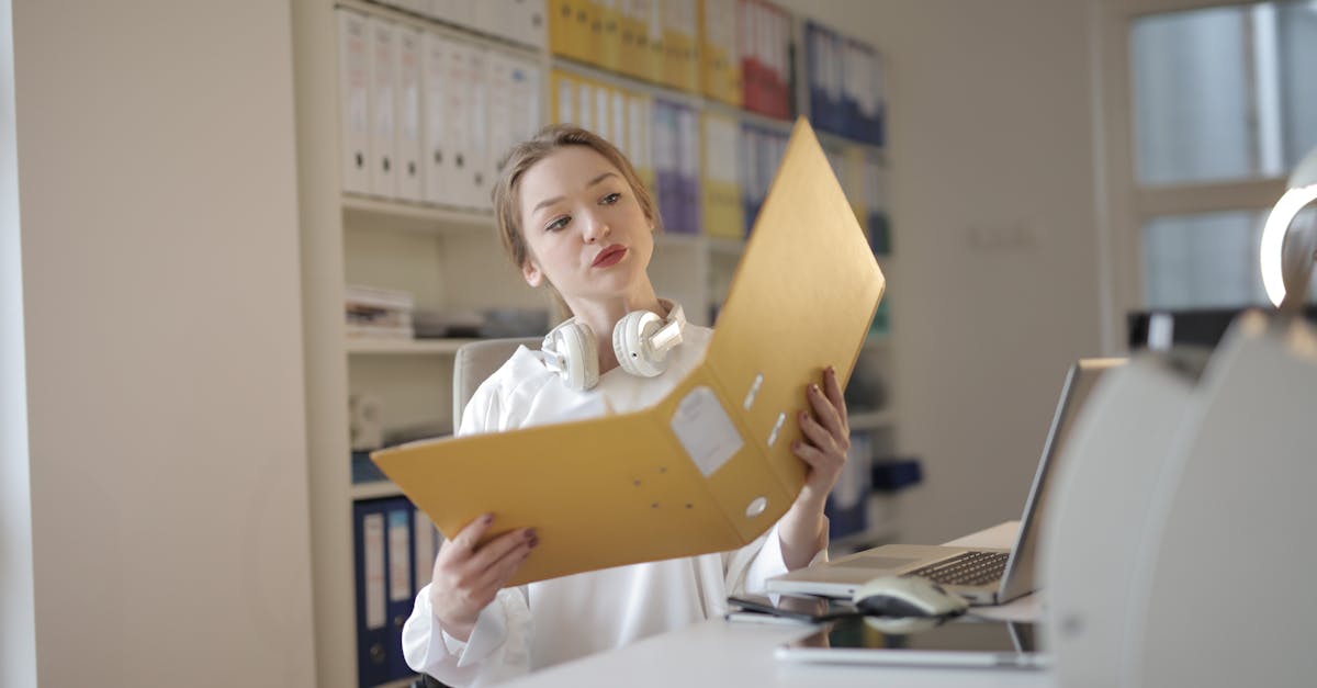 discover what tech neck is, its causes, symptoms, and effective solutions to relieve neck pain from prolonged device use. improve your posture and prevent tech neck today.